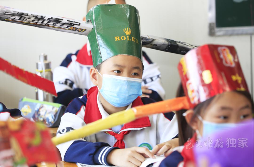 小孩上课搞笑视频笑喷了奶牛,小孩上课搞笑视频笑喷