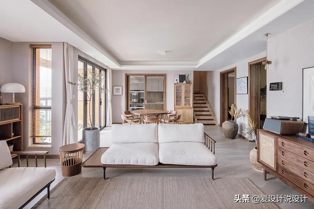 原木是让人清新脱俗的风格,现代简约和原木风混搭