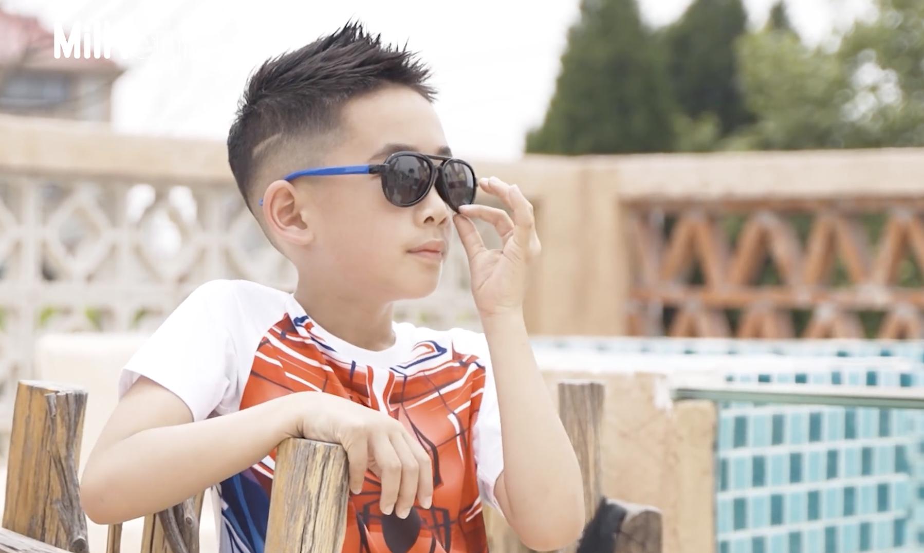 jasper小小春模仿爸爸笑,jasper小小春动态图