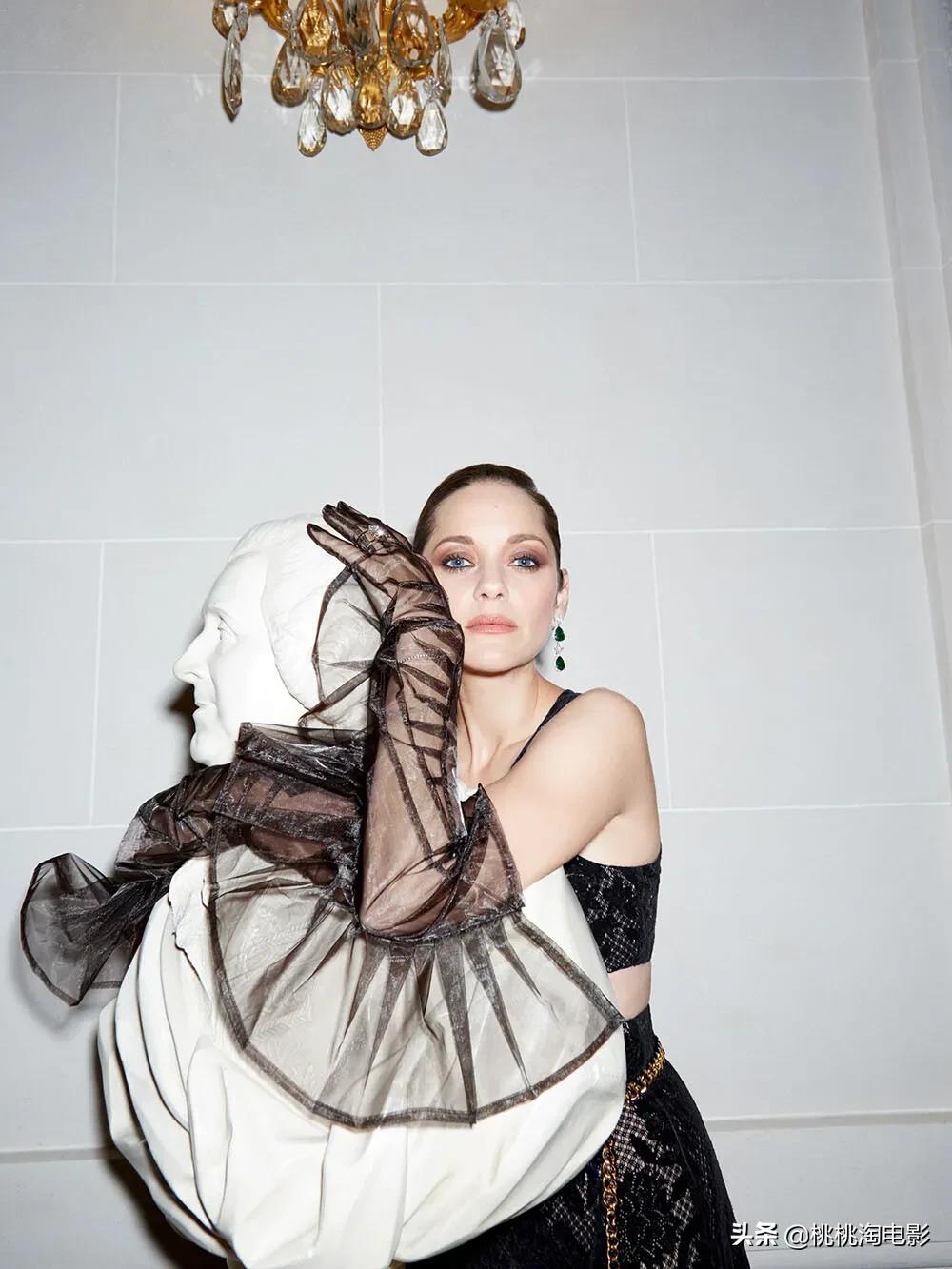 组图：美得毫不费力！“法国玫瑰”玛丽昂·歌迪亚杂志大片