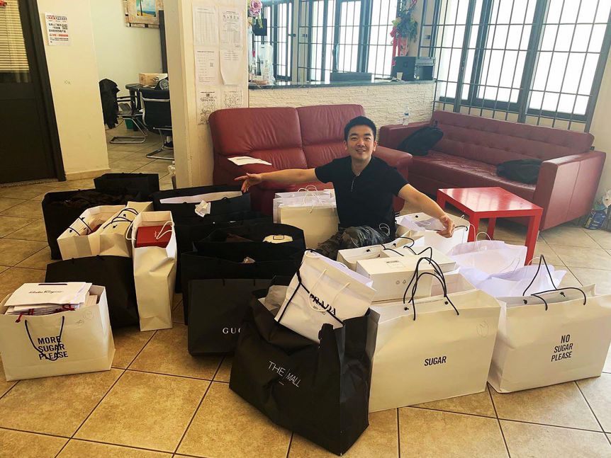 留美学生做直播卖货，帮助华人老移民收入翻8倍，却休学回了国