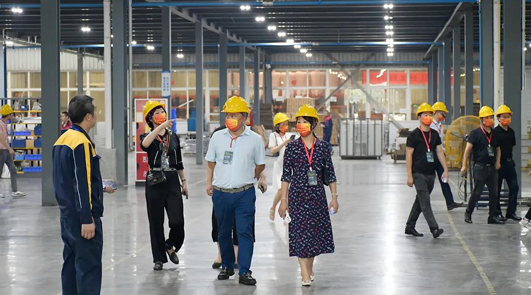 走进永亨—成都市家具商会举办办公家具标杆企业学习沟通沙龙活动