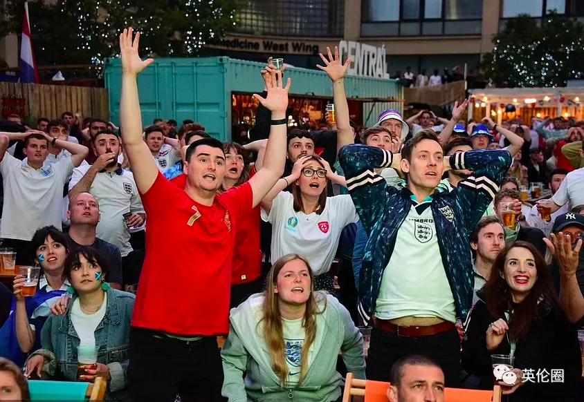 街头斗殴、醉酒裸奔...一大波短裙男子不顾警告涌入伦敦