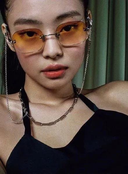 IU未P图遭狂嘲，Lisa素颜被骂“东南亚丑女”：离开滤镜脸崩了？