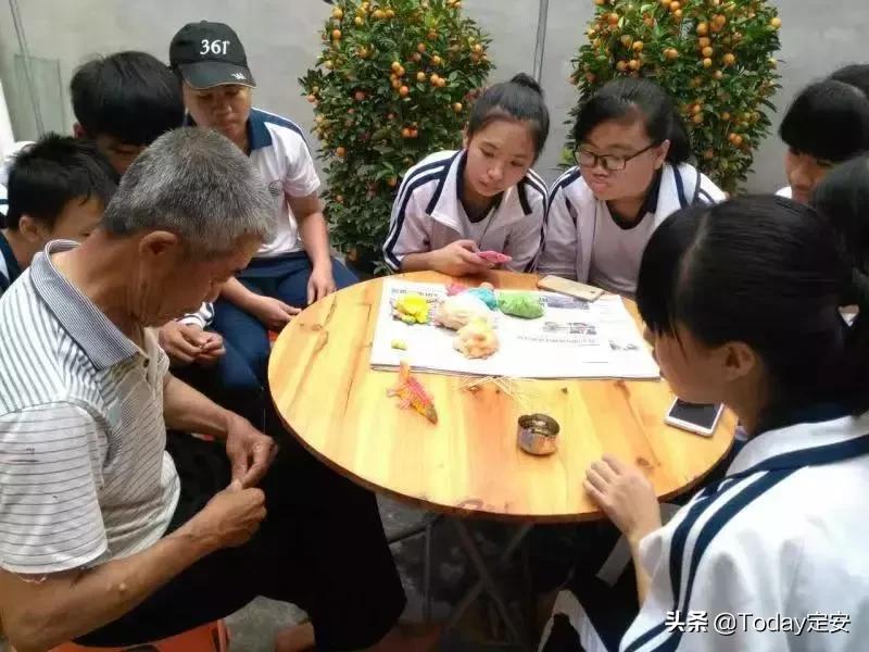 看蜗牛、逛湿地、做实验......海南定安开设的这个课堂妙趣横生！