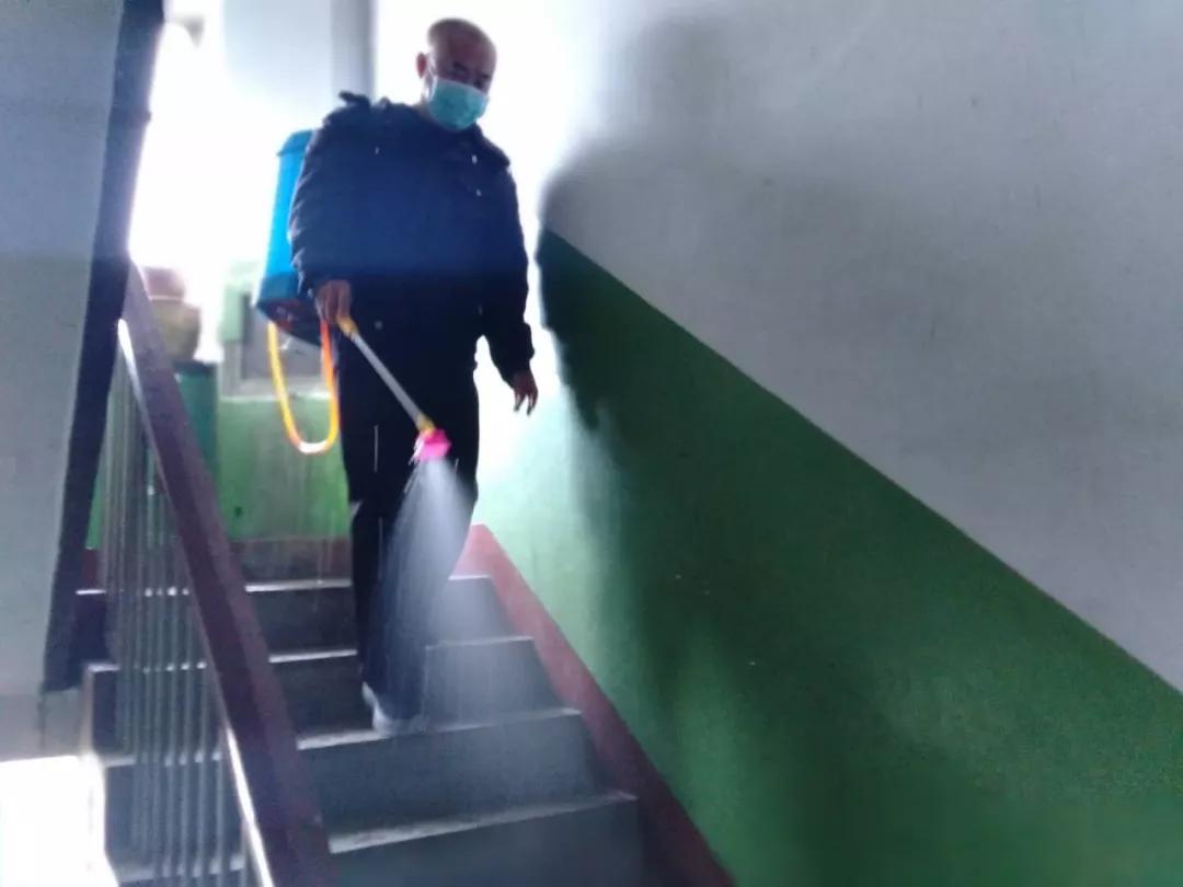 社区网格员抗击疫情典型案例,社区众志成城抗击疫情工作报告