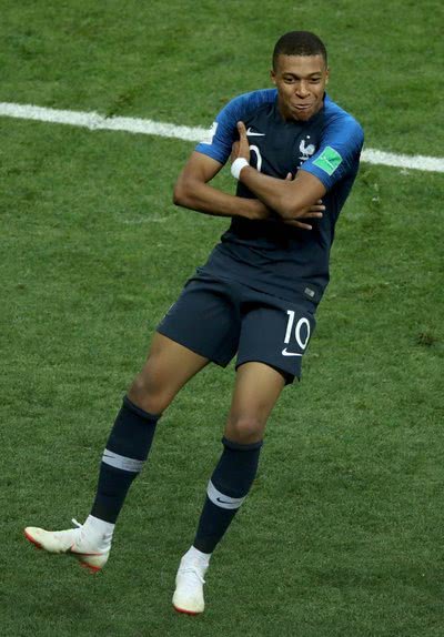 足坛十大现役前锋除梅罗外,足坛最佳球员梅罗