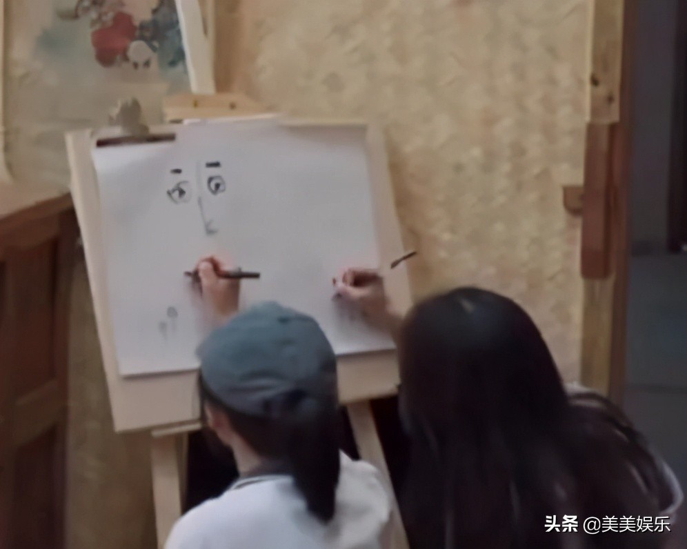 又翻车！欧阳娜娜借张子枫拯救路人缘，被说欺骗别人感情...