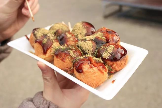 他的“三无”章鱼烧只卖给学生，却受到无数家长欢迎|日本·草津