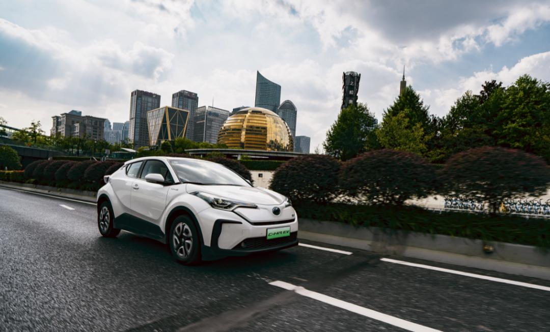 广汽丰田新款c-hr正式上市,丰田c-hr豪华版到底怎么样