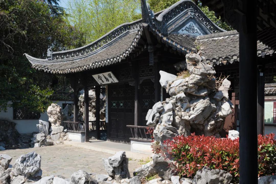 他是词坛大咖，拒绝苏轼结交，写诗戏弄妻子，鲁迅却夸他至情至性