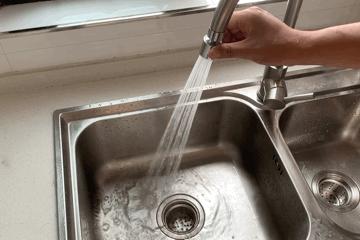 给水龙头装上“花洒”，360°不飞溅还增压，一天省7瓶大怡宝