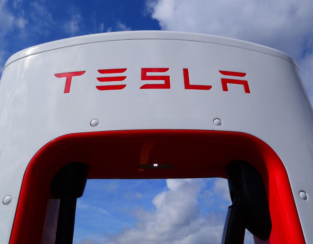 明明得很多消费者认可，上线三天却被叫停？特斯拉这是在干嘛？