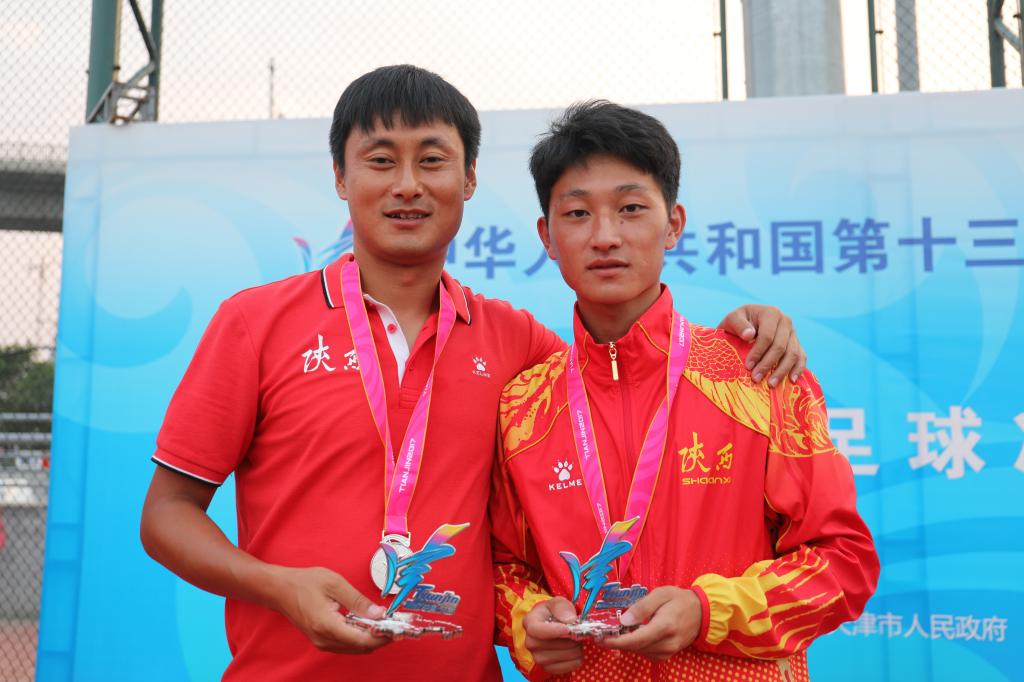 为足球牺牲的球员,为了足球牺牲性命的球员