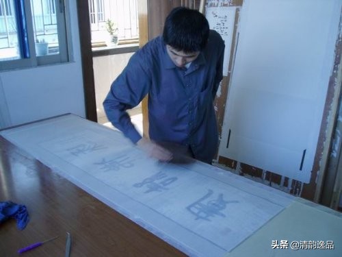 字画木框手工装裱全过程,字画装裱浆糊制作全过程视频