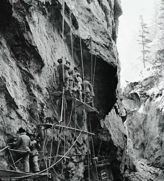郑州暴雨后朋友圈流传的这些故事，暴露了藏在中国人骨子里的高贵