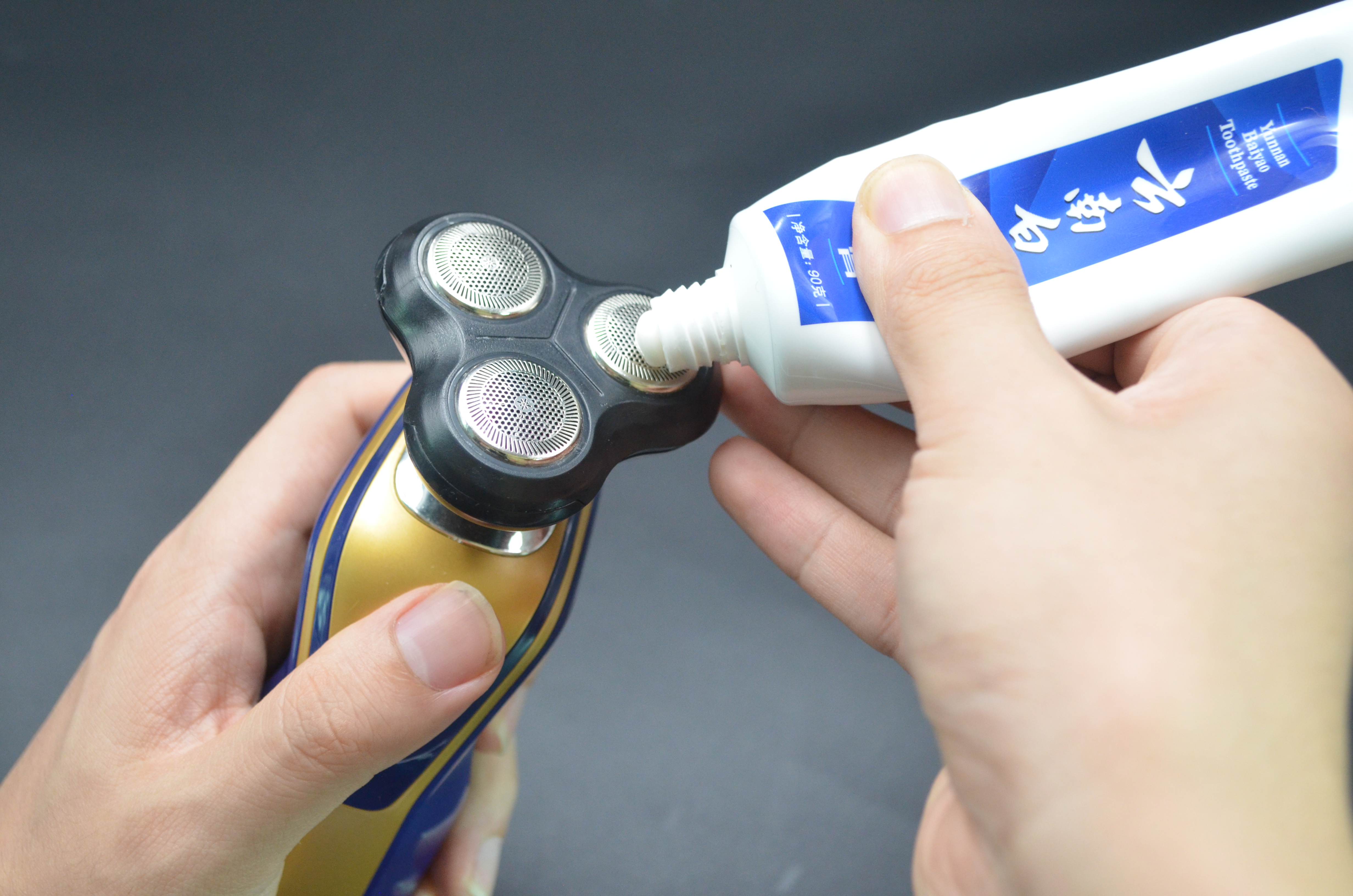 光头剃须神器钝了怎么办,剃须刀变钝不好用只需一张纸