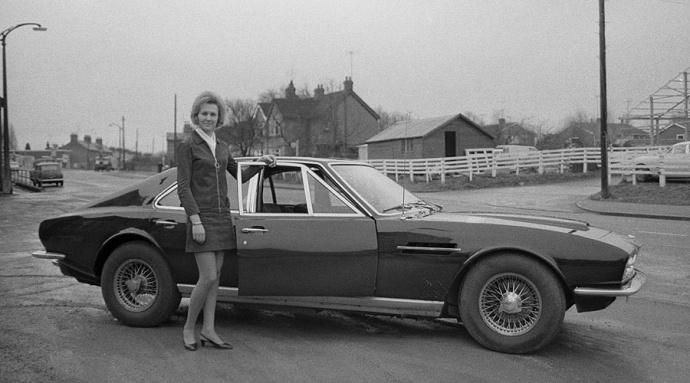 英国超豪超跑婉拒吉利，年亏10亿高管离职，12万北京富翁买账几何