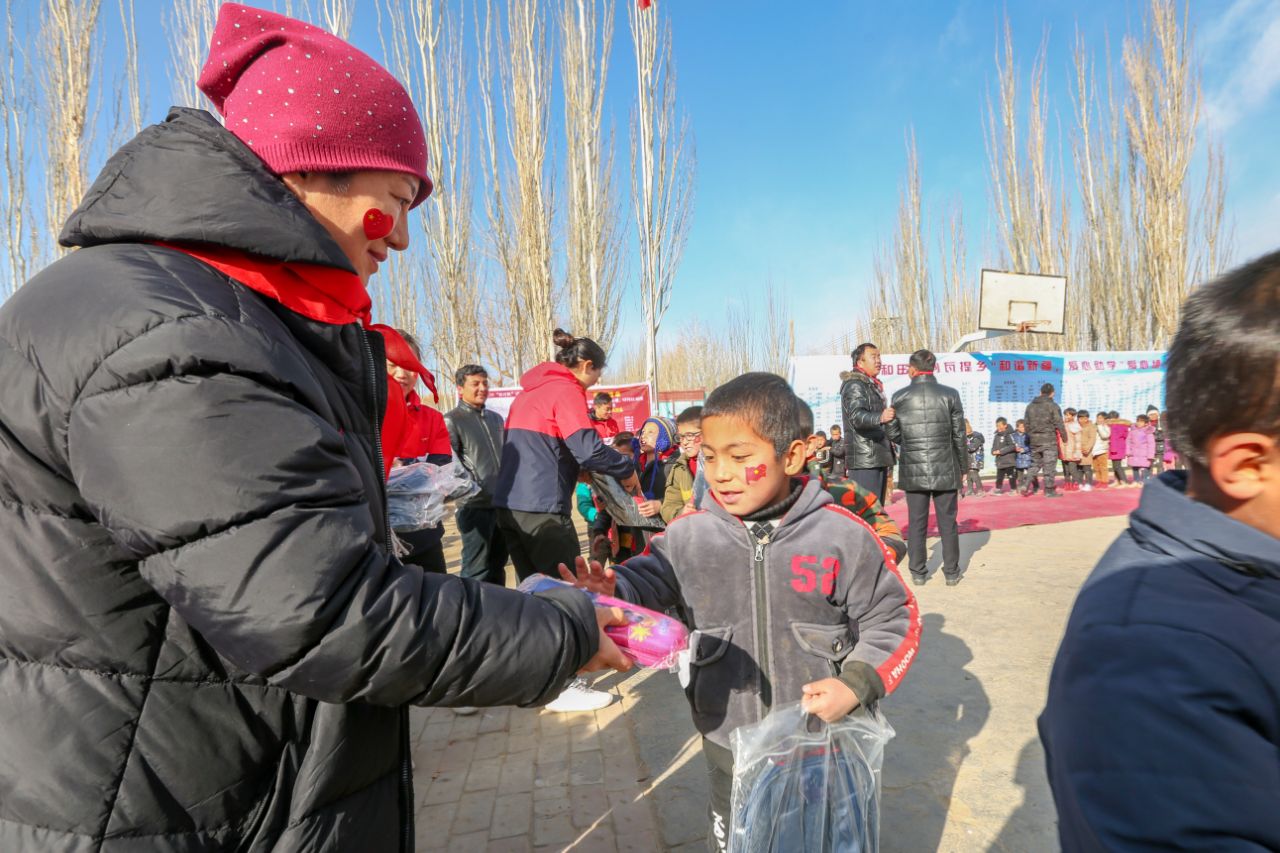 令人感动！联赛激战正酣这两名*疆新**球员却在默默做这件事