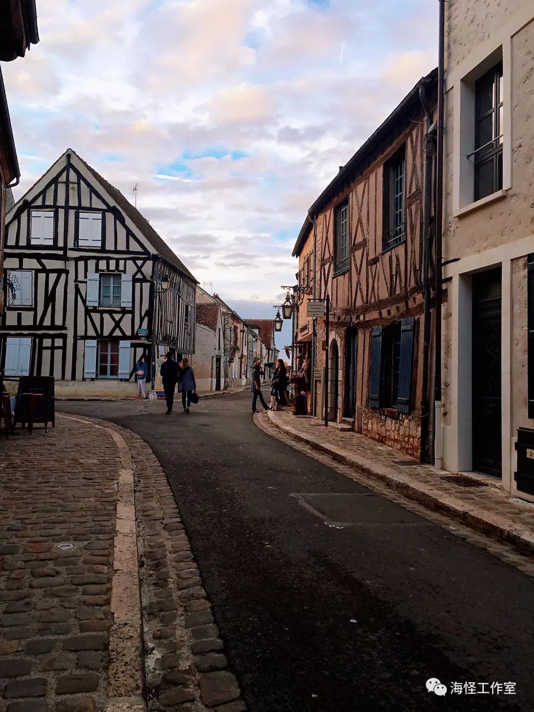 在法国留学的中国学生,在中国生活8年的法国小哥回国后