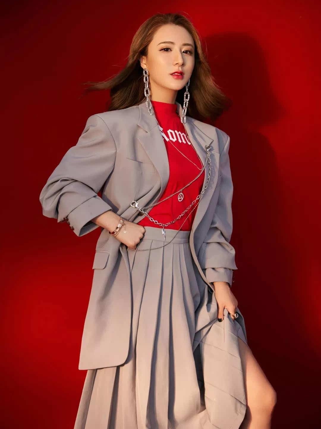 与冯小刚合作，被袁隆平夸赞，这个淘宝主播，凭什么这么牛