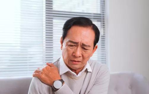 经常打嗝的人要关注了，有可能是肝癌的警示信号