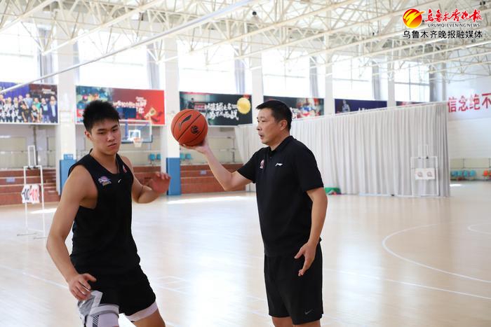 新疆男篮最新教练信息,新一届男篮及教练名单