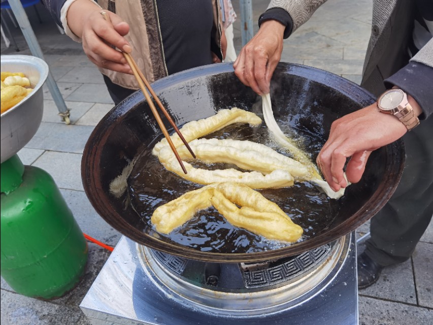 吃在驼梁，体验舌尖上的味道/郝贵云