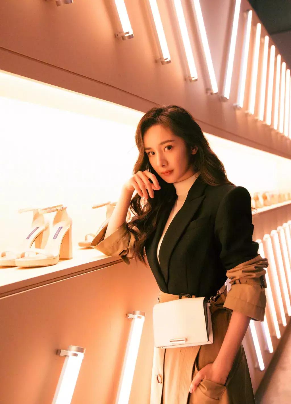 胸比较大的女生怎么穿显身材,胸比较大的女生怎么穿衣服好看