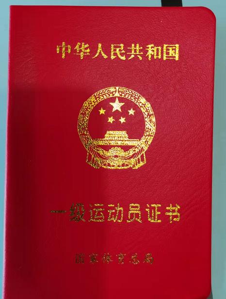 一脚射门！宝清二中女孩赛场上划出完美“弧线”！