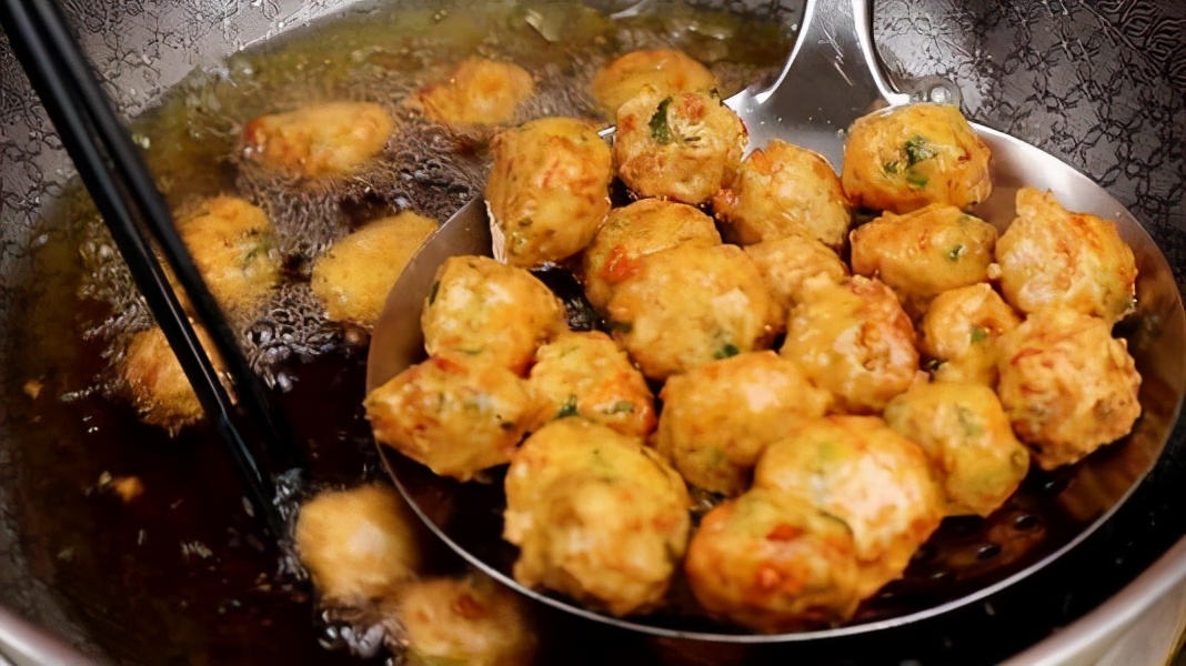 怎样炸牛肉丸子酥脆不回软,萝卜丝丸子怎么炸脆不回软