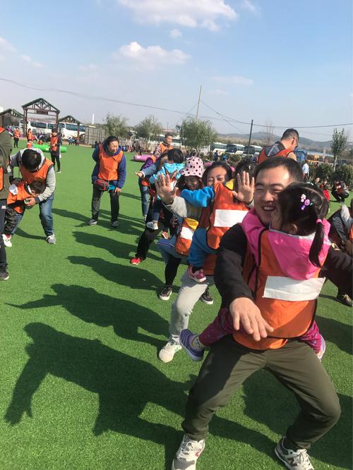 家庭亲子足球比赛,亲子足球趣味比赛