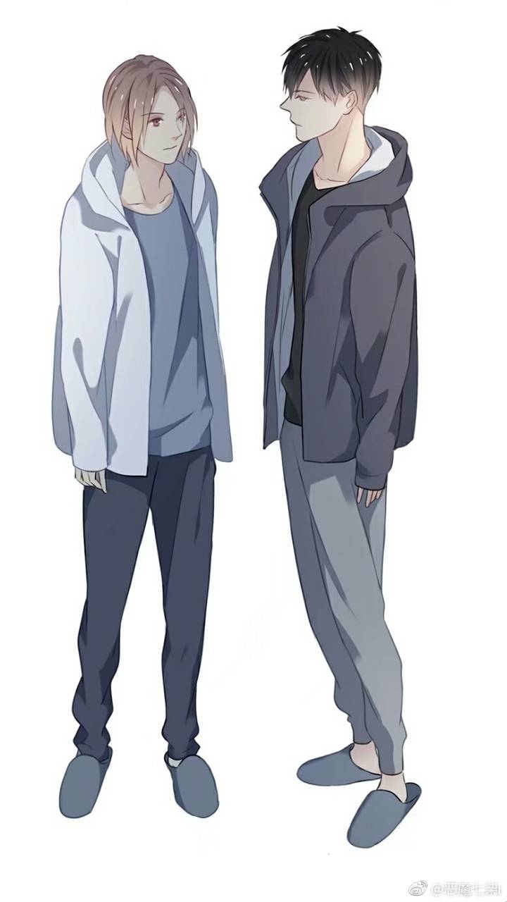 “大冰块，墙欺负我，他把我手打疼了！”