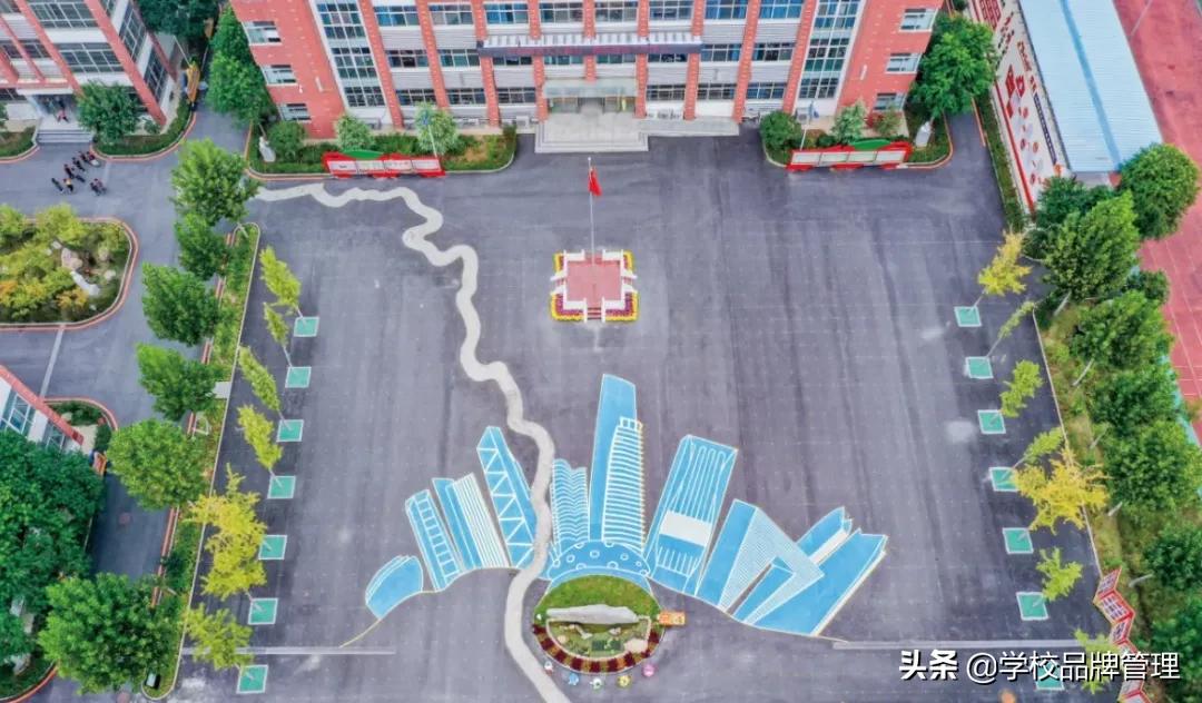 念好“勤”字诀，锻造好学校！走近河南省名校长王军霞