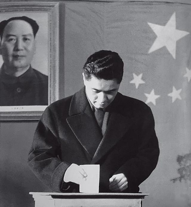 1986年，*小平邓**在京会见荣氏家族：你们就像杨家将，是有功的