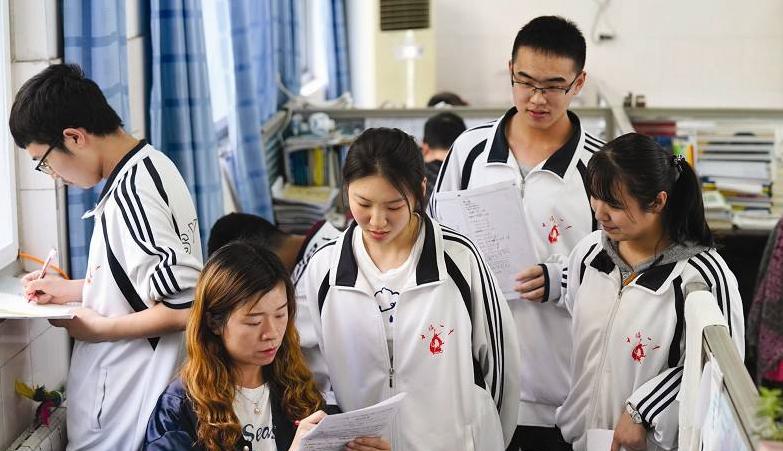 学霸情书被老师感动到哭,学霸情书火了老师看了也称赞