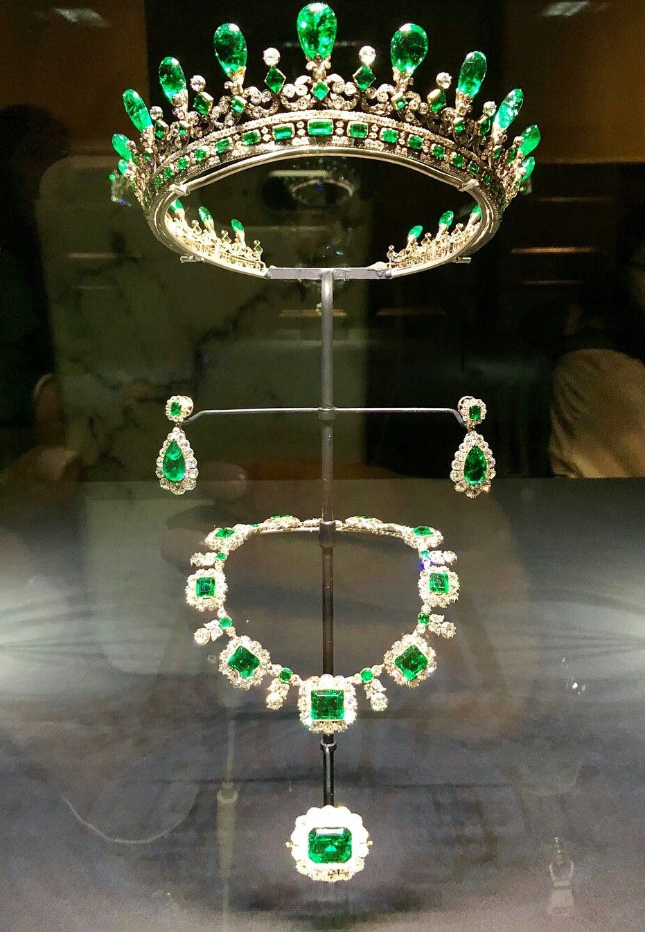 一次看够古玉精品200件,高级珠宝表祖母绿英国