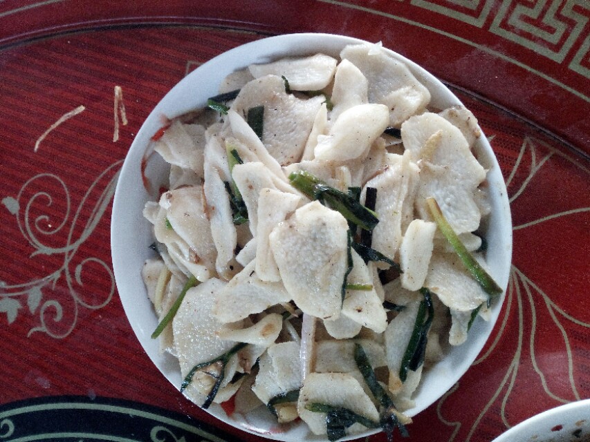 家里没矿，有池塘！湖北农村人家吃小龙虾大餐，网友直呼太壕了！