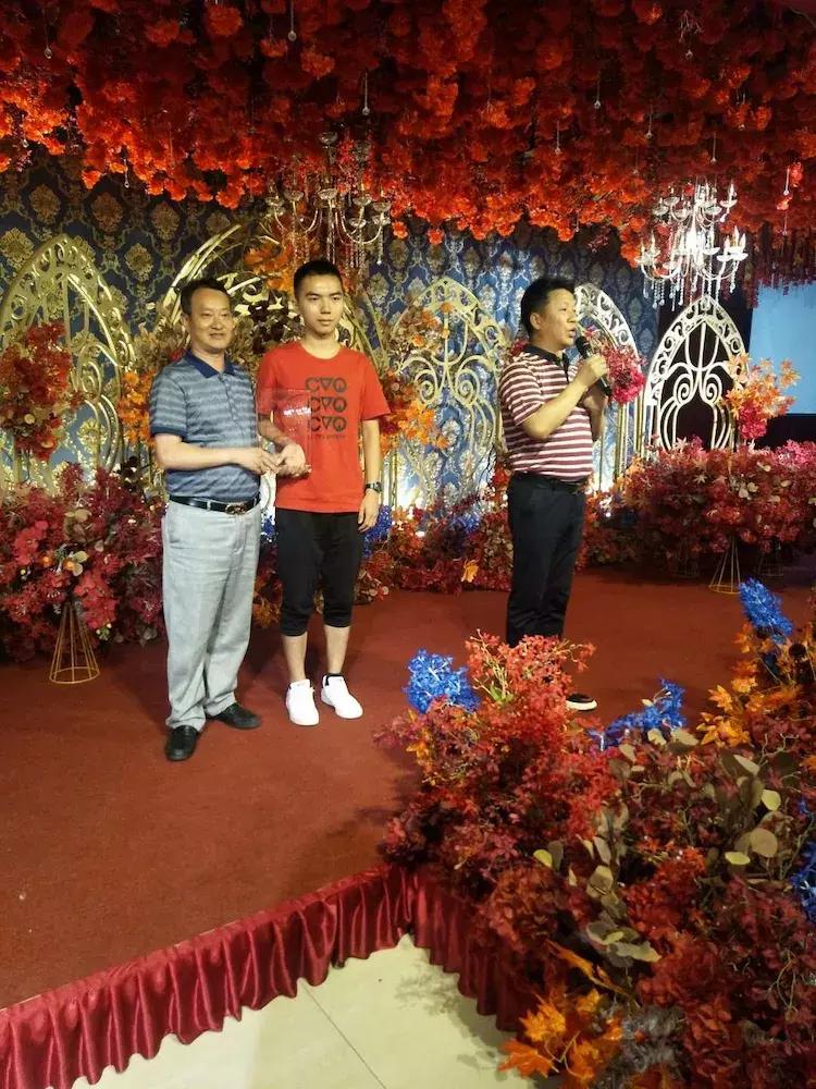 重庆市优秀大学生评选,汪氏奖励高考优秀学生的通知