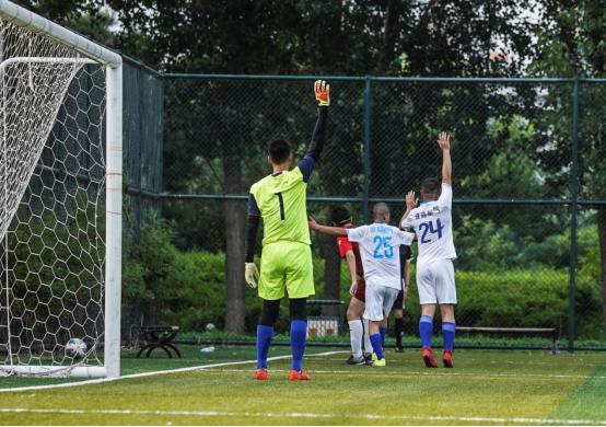 足球联赛榜首之战,榜首大战辽宁新疆