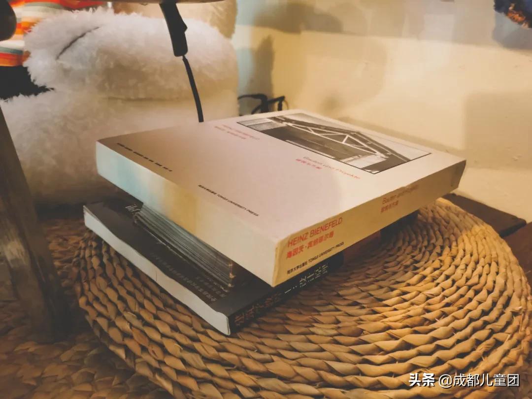 在成都这些小众的杂货铺里，藏着女娃娃最乖的头花