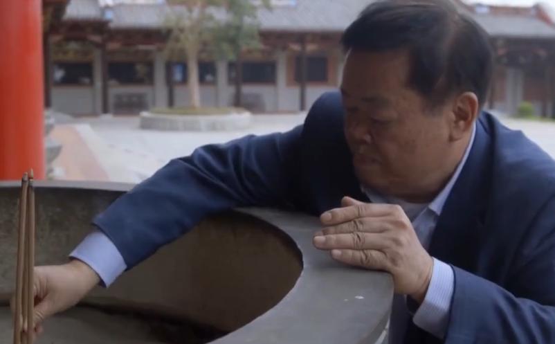 便宜70%签合同反被曹德旺骂，3个月后却差点感激跪下，发生了什么