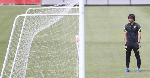 张鹭谈中国足球啥时候才有希望,张鹭高铁吸烟