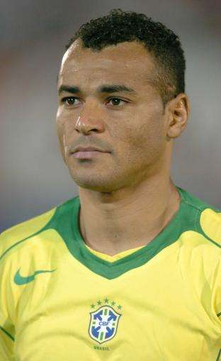 世界球星罗纳尔多身价排名,卡福在巴西队的地位