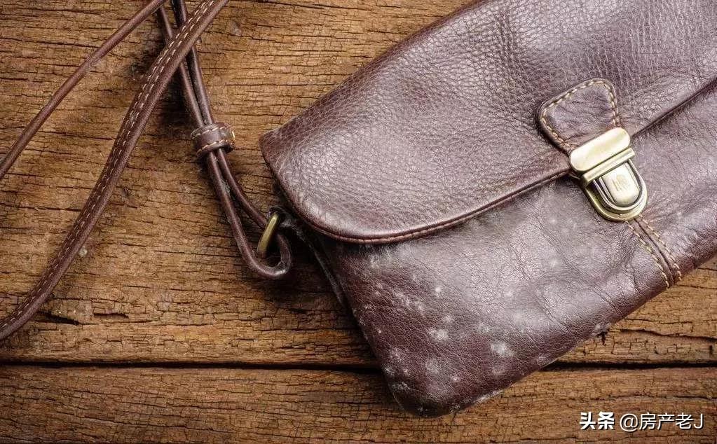 褶皱的皮衣服怎么快速弄平,皮衣皱了洗了弄平小技巧