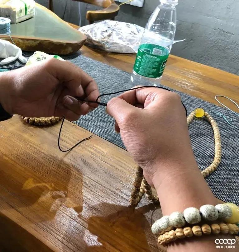 佛珠手串绳结怎么解,手串绳结太紧怎么解开