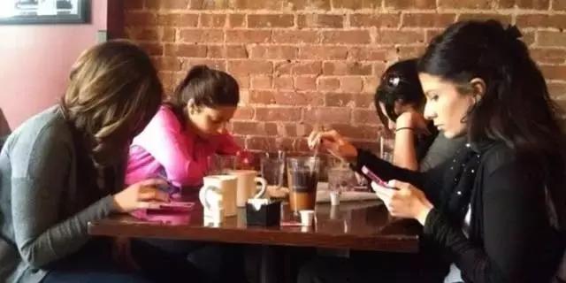 手机为什么越做越智能,手机使我们更加疏远