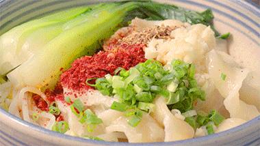 正宗好吃油泼面做法视频,油泼面怎么做最简单最好吃