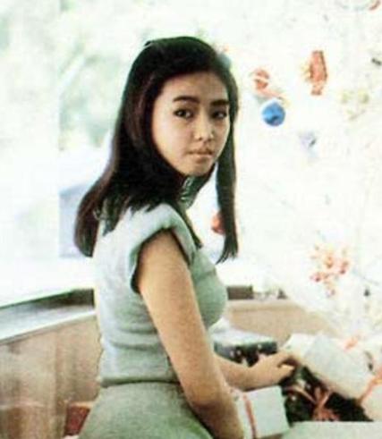 放弃豪门生活，为刘德华默默付出23年青春，朱丽倩有多能忍？