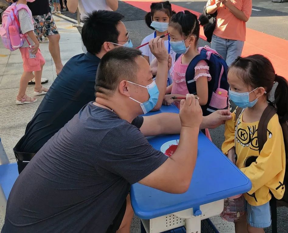太暖心！新学期教室里这块特殊的黑板，羡慕了多少人